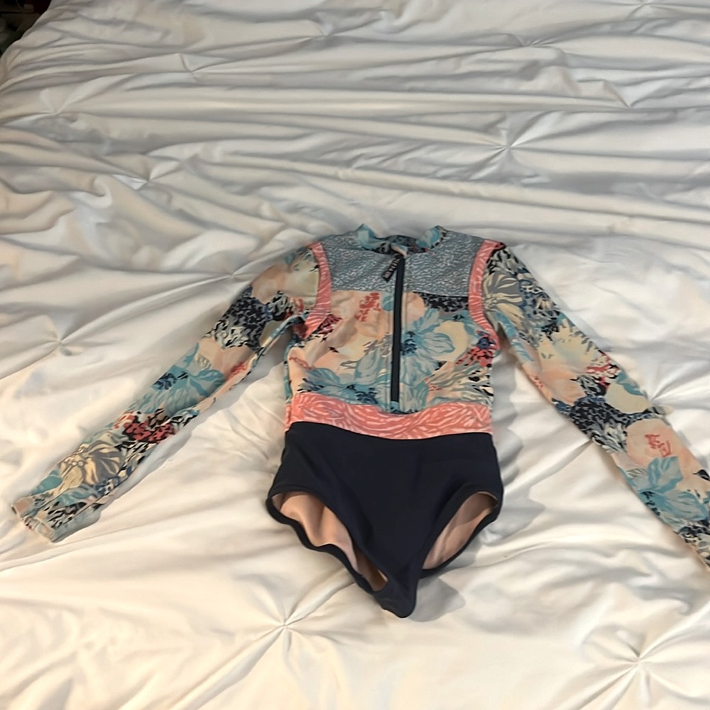 Athleta girls long sleeve zip bathing suit